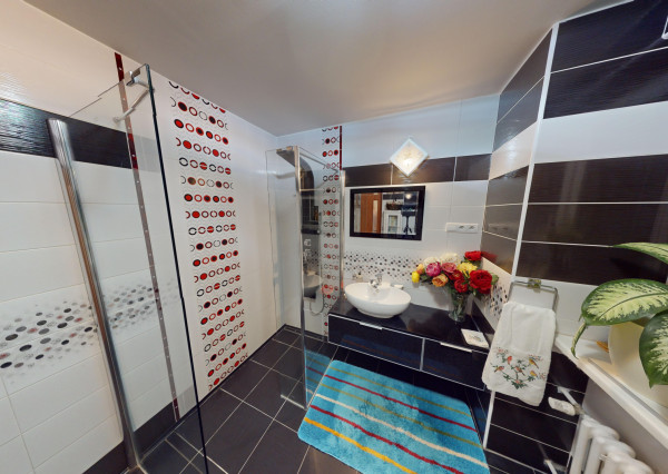 Dvojpodlažný rodinný dom s bazénom a  garážou na ulici Leoša Janáčka v Trnave