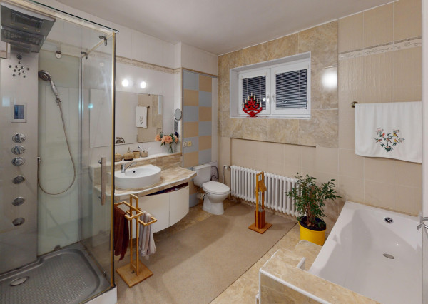 Dvojpodlažný rodinný dom s bazénom a  garážou na ulici Leoša Janáčka v Trnave