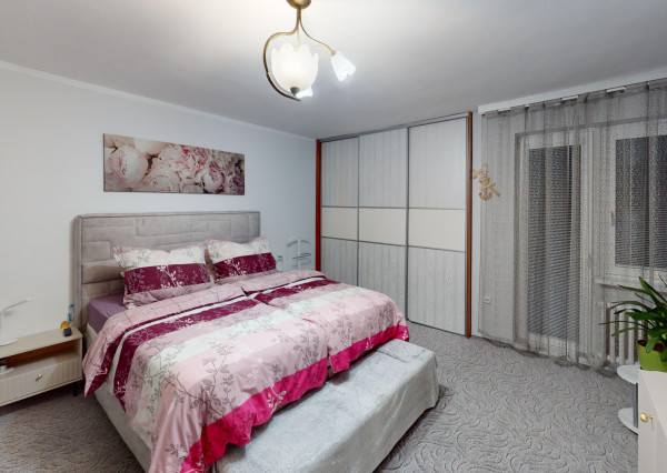 Dvojpodlažný rodinný dom s bazénom a  garážou na ulici Leoša Janáčka v Trnave