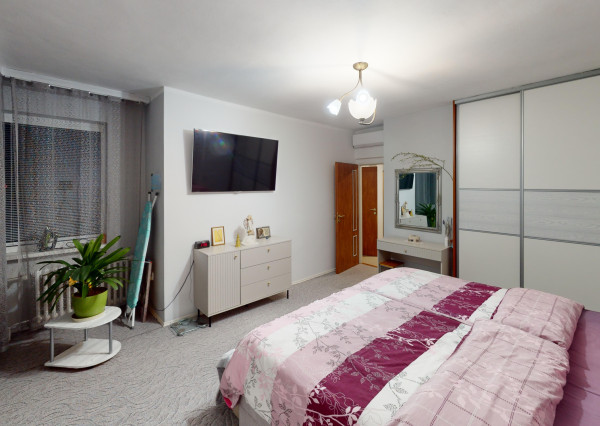 Dvojpodlažný rodinný dom s bazénom a  garážou na ulici Leoša Janáčka v Trnave