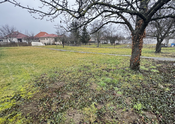 NA PREDAJ | Stavebný pozemok 714 m² – Madunice (začiatok obce)
