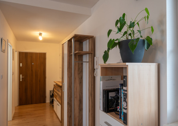 Na predaj 3izb. BYT, 66m2, park. miesto, Okružná ulica, 15r. bytový dom