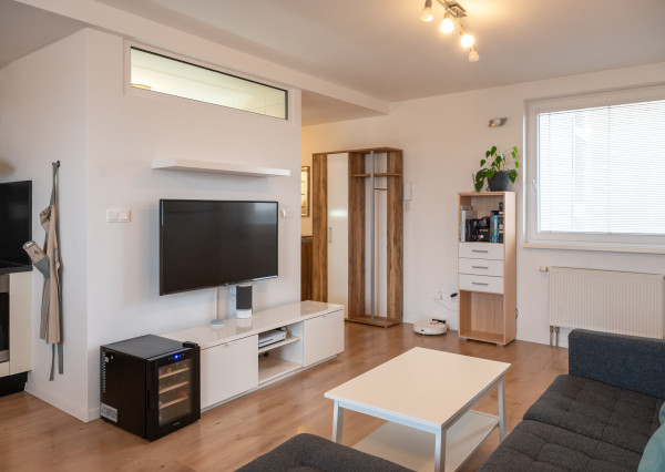 Na predaj 3izb. BYT, 66m2, park. miesto, Okružná ulica, 15r. bytový dom