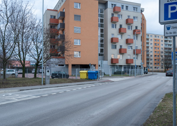 Na predaj 3izb. BYT, 66m2, park. miesto, Okružná ulica, 15r. bytový dom