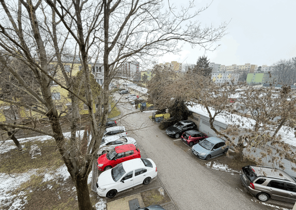 3-IZBOVÝ BYT S LOGGIOU  ŠPAČINSKÁ CESTA  64 m²  TRNAVA