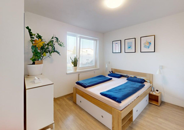 Štýlový 3i byt v Bielom Kostole s garážou a záhradou.