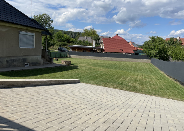 Na predaj RD v obci LOŠONEC, pozemok 1056m2, rekonštrukcia, iba minútu peši od lesa