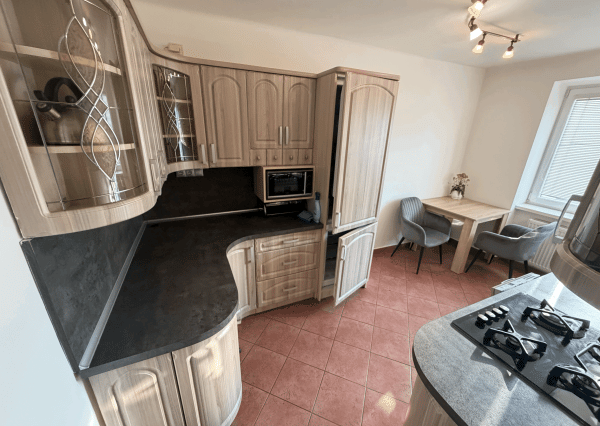 PRENÁJOM, 2 izb. byt v TRNAVE na ulici Š. C. Parráka s GARÁŽOU .