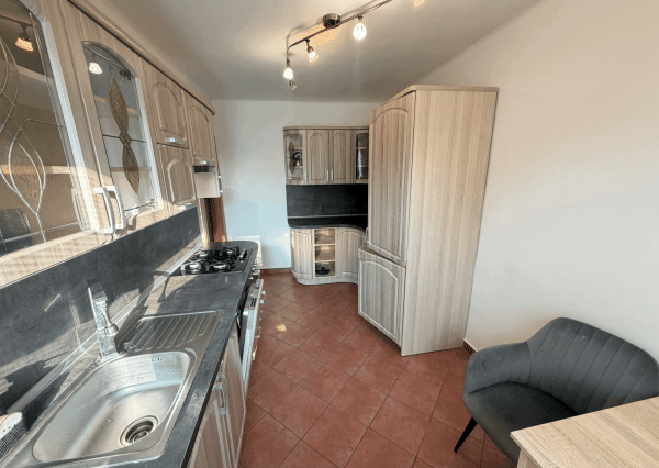 PRENÁJOM, 2 izb. byt v TRNAVE na ulici Š. C. Parráka s GARÁŽOU .