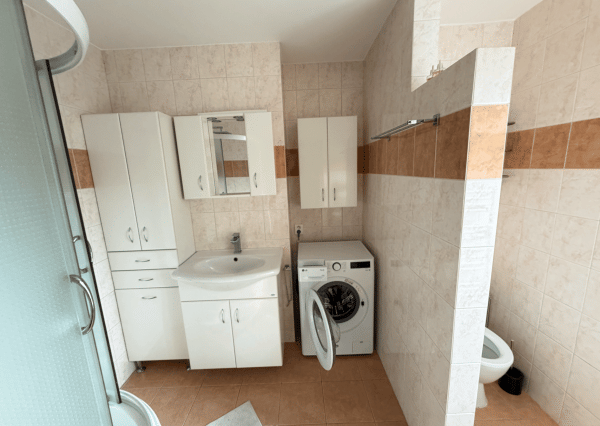 PRENÁJOM, 2 izb. byt v TRNAVE na ulici Š. C. Parráka s GARÁŽOU .