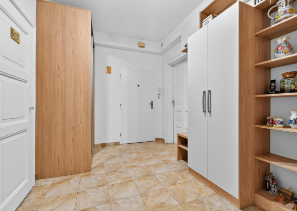 STAROMESTSKÝ 3-IZBOVÝ BYT 90 m² PRI MEDICKEJ ZÁHRADE – BALKÓN DO VNÚTROBLOKU