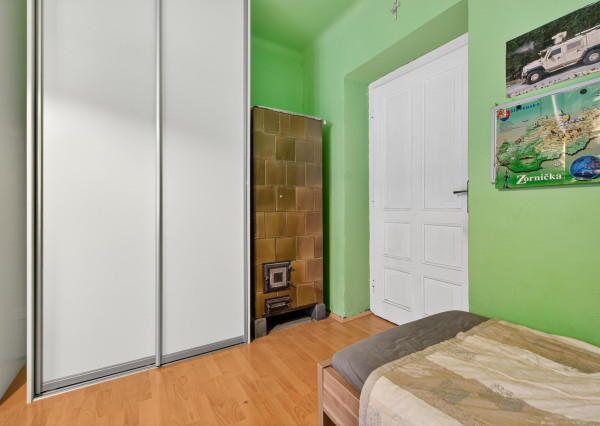 STAROMESTSKÝ 3-IZBOVÝ BYT 90 m² PRI MEDICKEJ ZÁHRADE – BALKÓN DO VNÚTROBLOKU