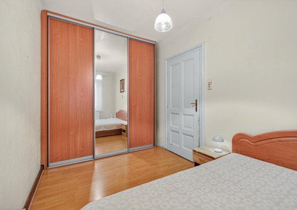 STAROMESTSKÝ 3-IZBOVÝ BYT 90 m² PRI MEDICKEJ ZÁHRADE – BALKÓN DO VNÚTROBLOKU