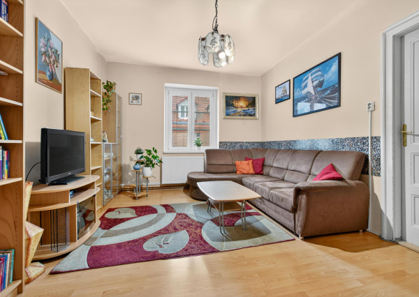 STAROMESTSKÝ 3-IZBOVÝ BYT 90 m² PRI MEDICKEJ ZÁHRADE – BALKÓN DO VNÚTROBLOKU