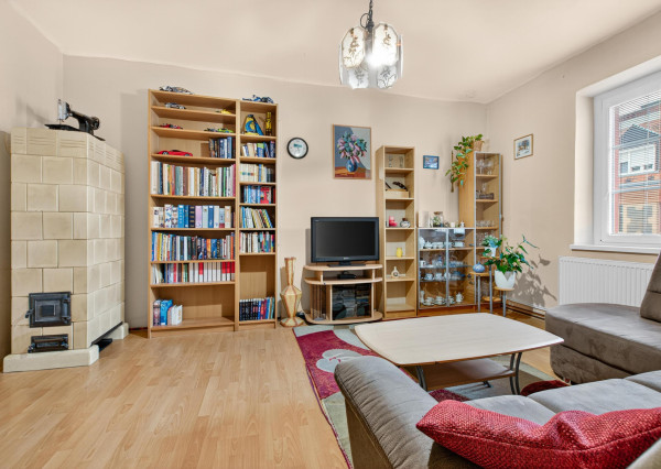 STAROMESTSKÝ 3-IZBOVÝ BYT 90 m² PRI MEDICKEJ ZÁHRADE – BALKÓN DO VNÚTROBLOKU