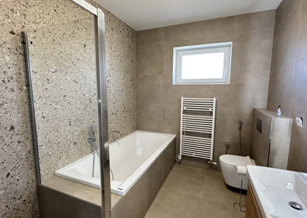 5-IZBOVÝ RODINNÉHO DOMU ČASŤ JARNÁ S VEĽKÝM POZEMKOM