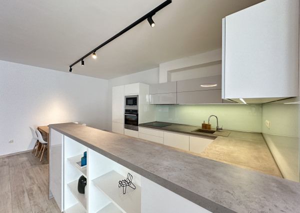 NA PREDAJ Veľkometrážny 3-izbový byt v srdci Trnavy s parkovaním a krytou terasou