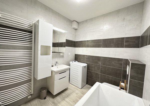 NA PREDAJ Veľkometrážny 3-izbový byt v srdci Trnavy s parkovaním a krytou terasou