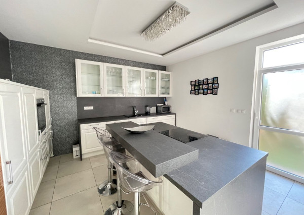 LUXUSNÝ 2 izb. byt s výmerou 4 izb. bytu, výmera aż 84m2, terasa, centrum mesta, Zelený Kríček, Trnava