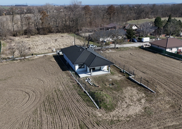 5-IZBOVÝ RODINNÉHO DOMU ČASŤ JARNÁ S VEĽKÝM POZEMKOM