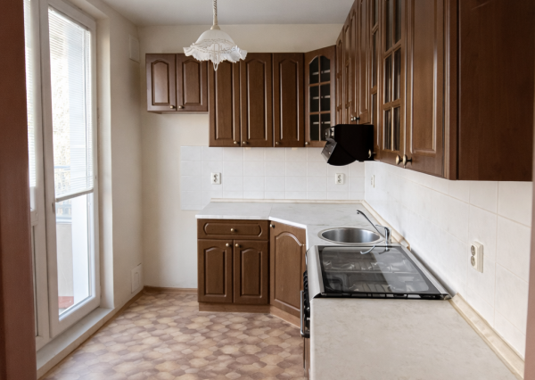 TOP LOKALITA - 3-izbový byt s loggiou a balkónom v Ružinove