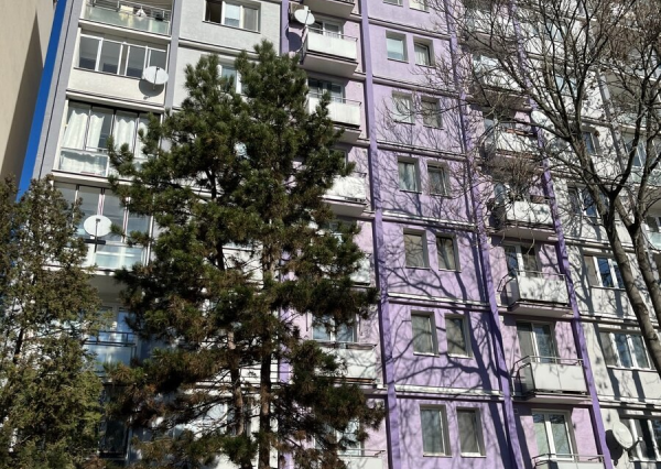 TOP LOKALITA - 3-izbový byt s loggiou a balkónom v Ružinove