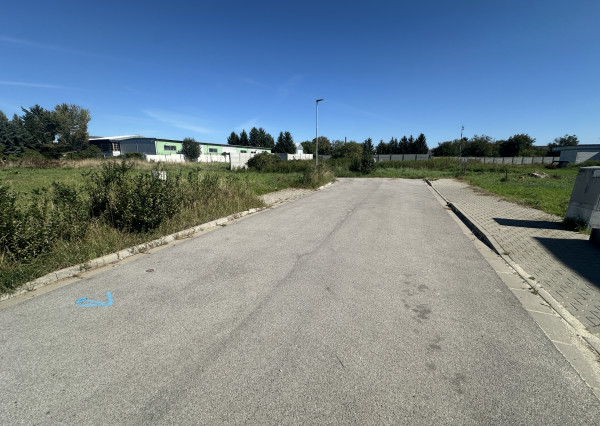NA PREDAJ STAVEBNÝ POZEMOK Kamenný mlyn, 617m2, všetky IS