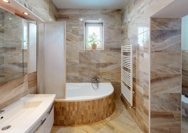 IBA U NÁS, na predaj 4 izbový rodinný dom v obci Cífer , cena 249000 eur.