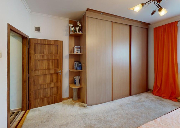 IBA U NÁS, na predaj 4 izbový rodinný dom v obci Cífer , cena 249000 eur.