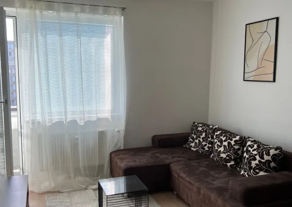 Svetlý 2-izbový byt v Ružinove s parkovacím státím