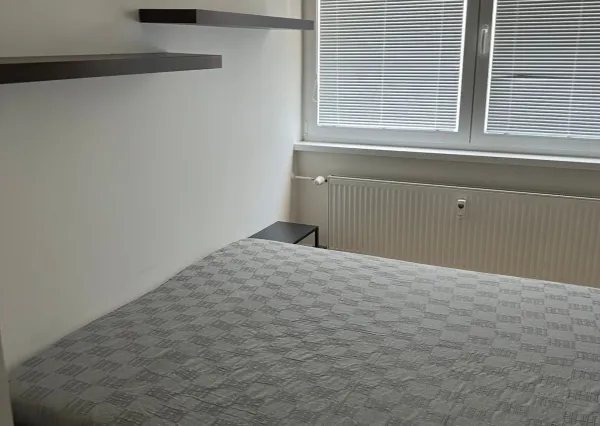 Svetlý 2-izbový byt v Ružinove s parkovacím státím