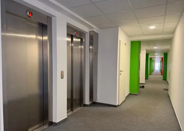 Svetlý 2-izbový byt v Ružinove s parkovacím státím