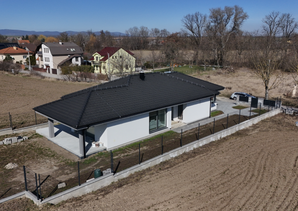 Moderný nadštandardný rodinný dom v tichej lokalite