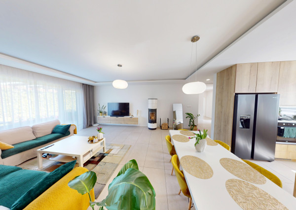 MODERNÝ 4-IZBOVÝ DOM – TICHÁ LOKALITA, KRÁSNA ZÁHRADA, NÍZKE NÁKLADY