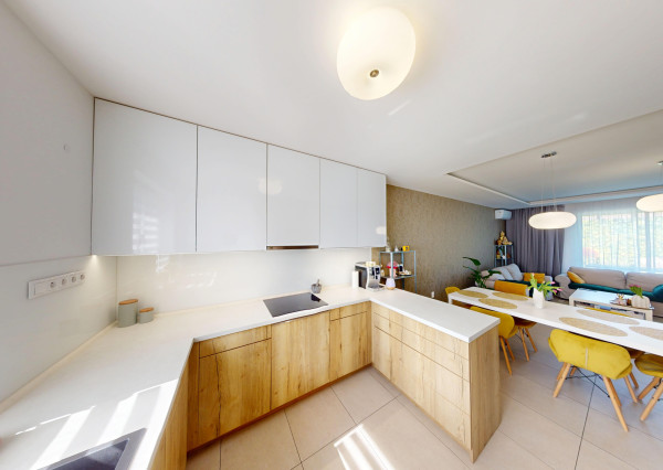 MODERNÝ 4-IZBOVÝ DOM – TICHÁ LOKALITA, KRÁSNA ZÁHRADA, NÍZKE NÁKLADY