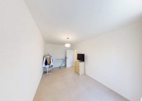 MODERNÝ 4-IZBOVÝ DOM – TICHÁ LOKALITA, KRÁSNA ZÁHRADA, NÍZKE NÁKLADY