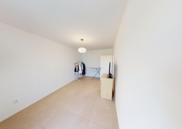 MODERNÝ 4-IZBOVÝ DOM – TICHÁ LOKALITA, KRÁSNA ZÁHRADA, NÍZKE NÁKLADY