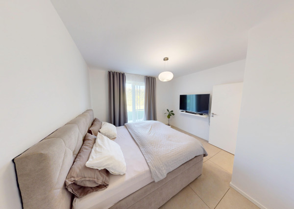 MODERNÝ 4-IZBOVÝ DOM – TICHÁ LOKALITA, KRÁSNA ZÁHRADA, NÍZKE NÁKLADY