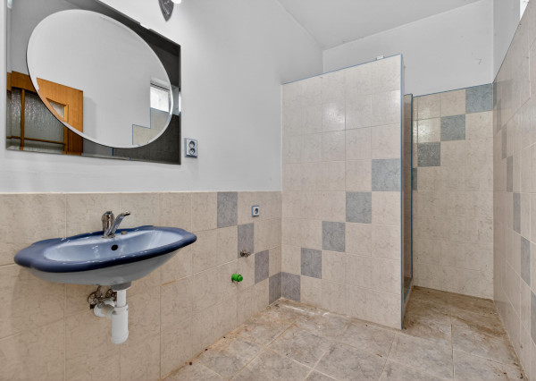 PRIESTRANNÝ 5-IZBOVÝ DOM NA VEĽKOM POZEMKU (1 142 m²) S OBROVSKÝM POTENCIÁLOM | Križovany nad Dudváhom