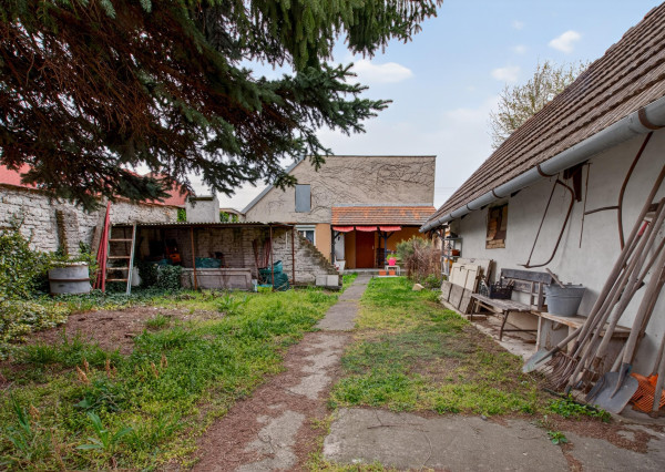 PRIESTRANNÝ 5-IZBOVÝ DOM NA VEĽKOM POZEMKU (1 142 m²) S OBROVSKÝM POTENCIÁLOM | Križovany nad Dudváhom