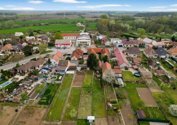PRIESTRANNÝ 5-IZBOVÝ DOM NA VEĽKOM POZEMKU (1 142 m²) S OBROVSKÝM POTENCIÁLOM | Križovany nad Dudváhom