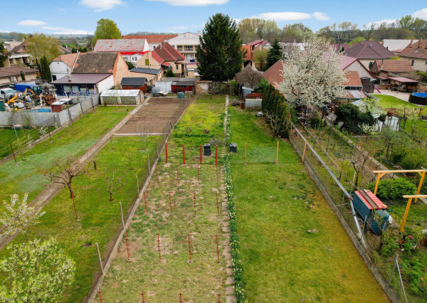 PRIESTRANNÝ 5-IZBOVÝ DOM NA VEĽKOM POZEMKU (1 142 m²) S OBROVSKÝM POTENCIÁLOM | Križovany nad Dudváhom
