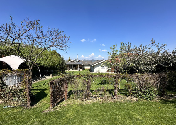 NA PREDAJ 4-izbový rodinný dom s veľkým pozemkom, wellness zónou a garážou – Suchá nad Parnou (Nové Vinohrady)