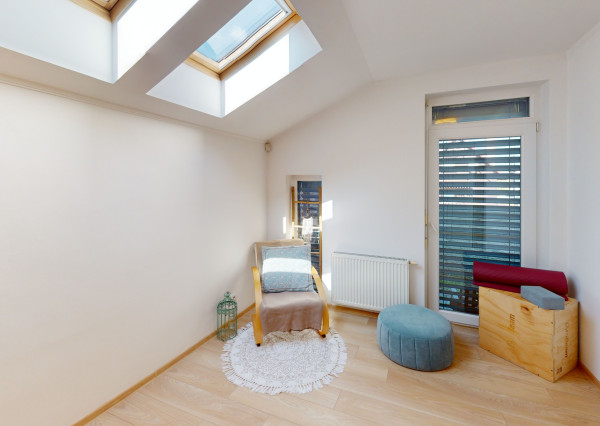 NA PREDAJ 4-izbový rodinný dom s veľkým pozemkom, wellness zónou a garážou – Suchá nad Parnou (Nové Vinohrady)