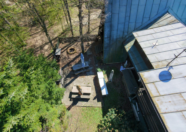 Obrovská chata v pôvodnom stave na úpätí Malých Karpát–Vývrat, Rohožník