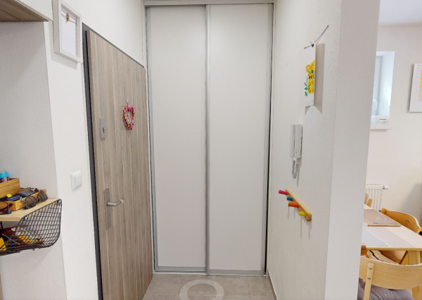 Biely Kostol  3i byt s garážou, parkovacím miestom a záhradou.