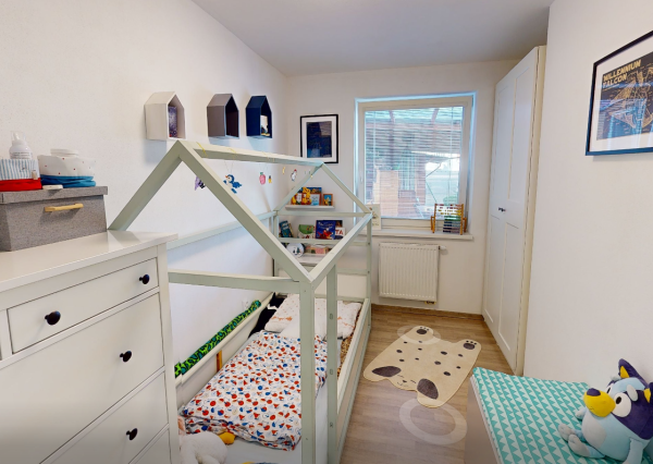 Biely Kostol  3i byt s garážou, parkovacím miestom a záhradou.