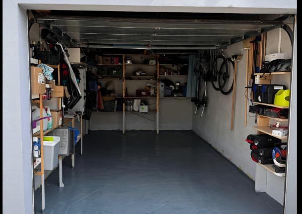 Biely Kostol  3i byt s garážou, parkovacím miestom a záhradou.