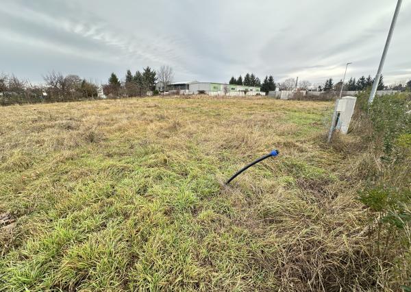 NA PREDAJ STAVEBNÝ POZEMOK Kamenný mlyn, 617m2, všetky IS