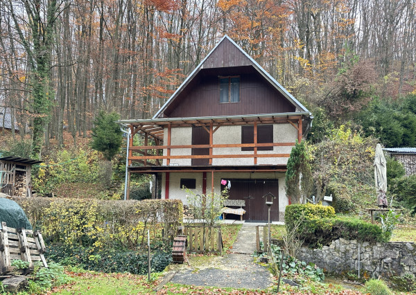 REKREAČNÁ CHATA NA PREDAJ, úžitková plocha 90m2, vlastný pozemok 600m2, celoročne obývateľná, BUKOVÁ, Sokolské chaty, TREBA VIDIEŤ!!!